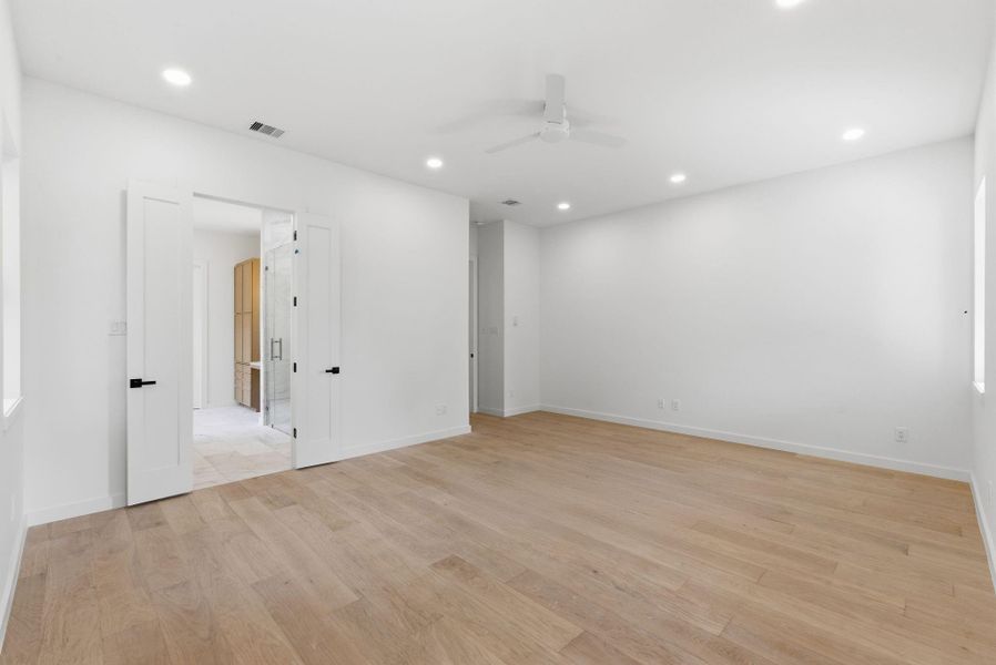 Spacious, unfurnished interior of a new home in , Houston (Image 48).