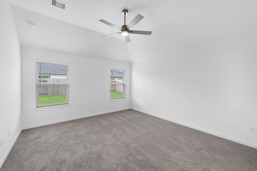 Spacious, unfurnished interior of a new home in Briarwood Crossing, Rosenberg (Image 21).