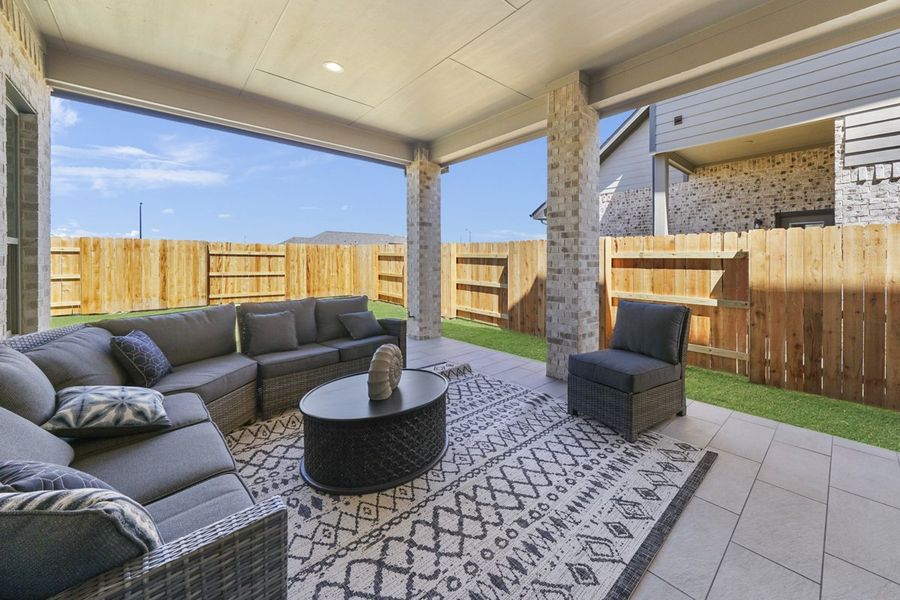 Exterior details and patio area of a home in Wood Leaf Reserve, Tomball (Image 4).