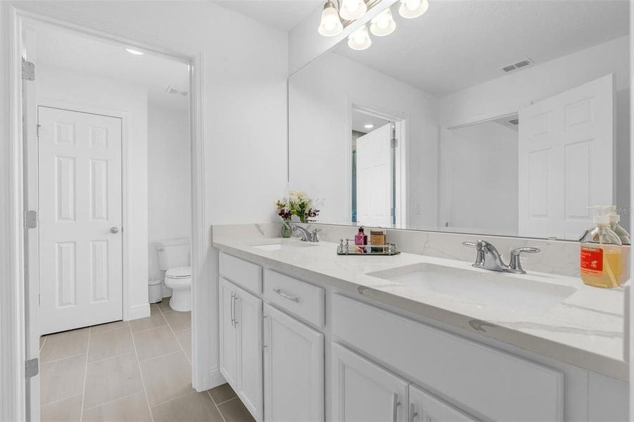 Furnished interior view inside a new home in Ridgeview, Clermont (Image 14).