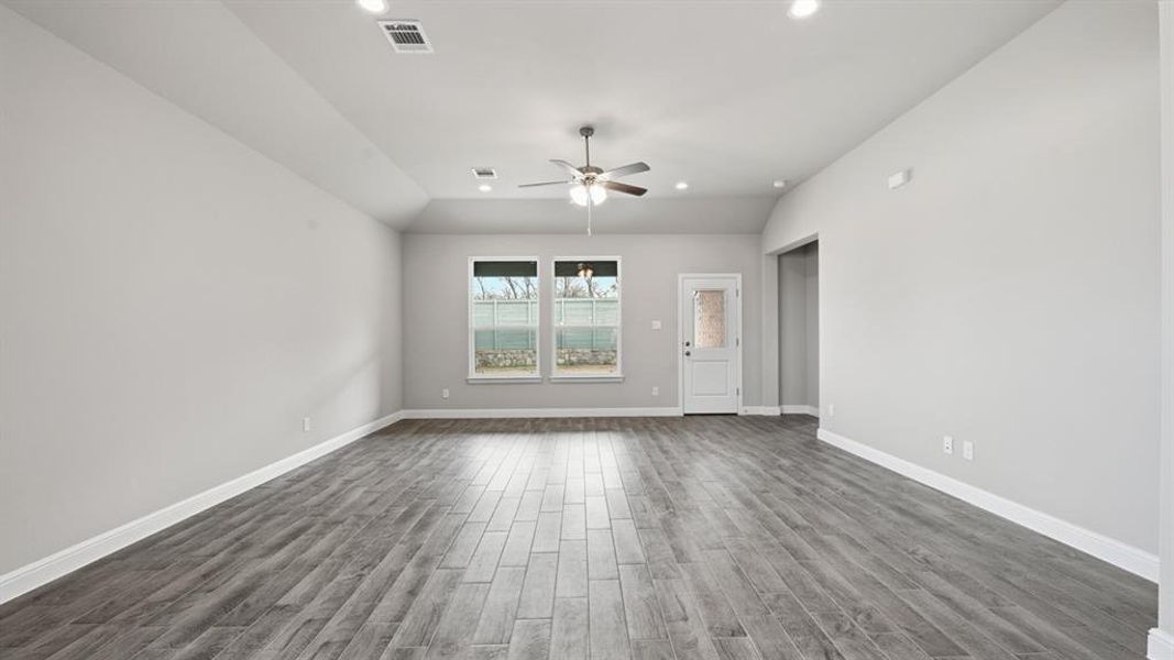 Spacious, unfurnished interior of a new home in Treeline, Justin (Image 12).