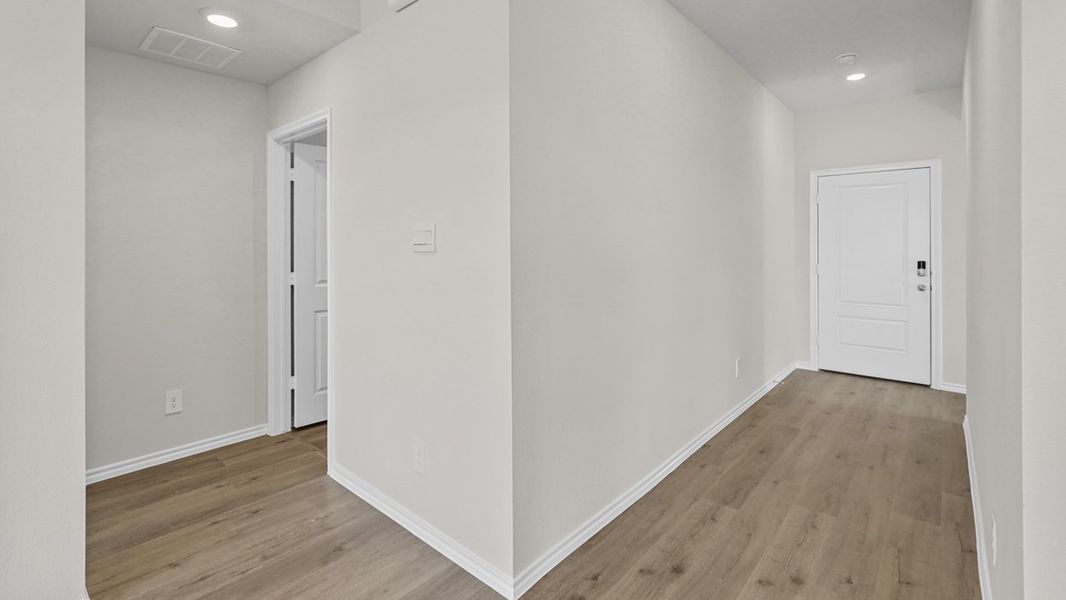 Spacious, unfurnished interior of a new home in Oak Valley Estates, Bullard (Image 22).