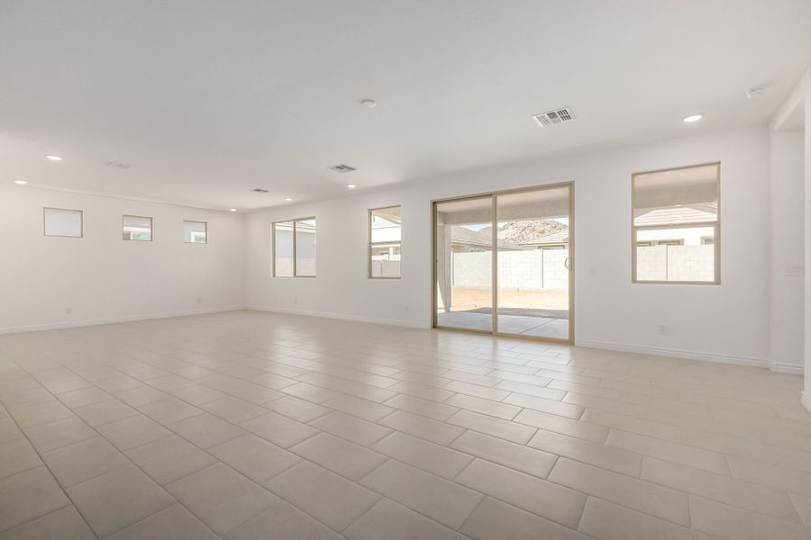 Spacious, unfurnished interior of a new home in Miravida, Surprise (Image 10).