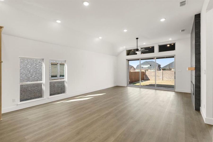 12. 1704 Canals - Dining