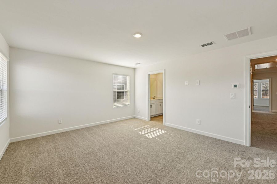 Spacious, unfurnished interior of a new home in Galloway Ridge, Charlotte (Image 23).