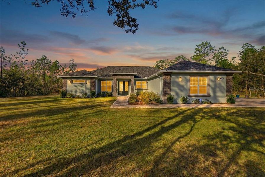 Exterior details and patio area of a home in , Beverly Hills (Image 24).