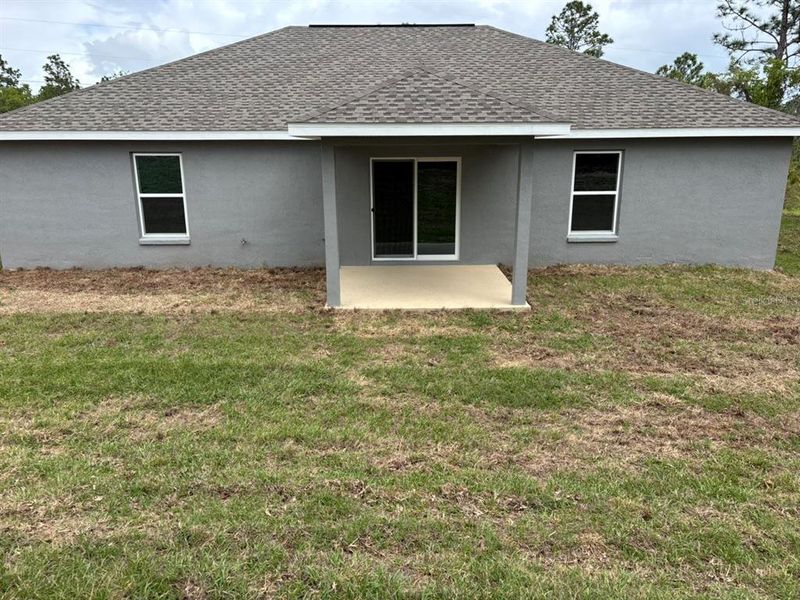Exterior details and patio area of a home in , Dunnellon (Image 3).