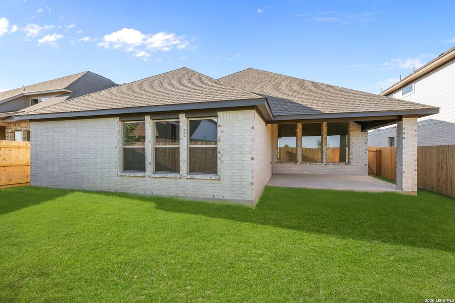 Exterior details and patio area of a home in Nopal Valley, San Antonio (Image 4).
