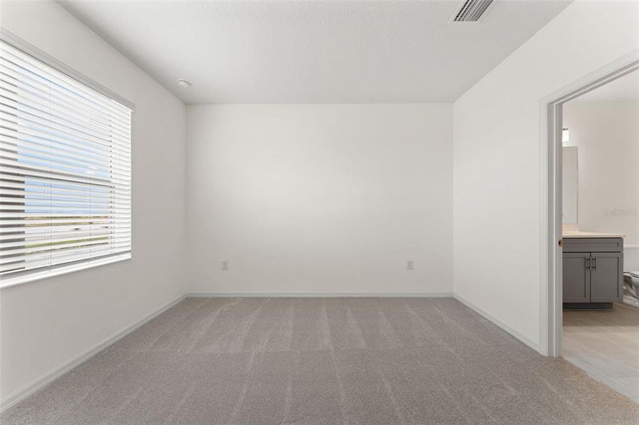 Spacious, unfurnished interior of a new home in , Bradenton (Image 30).