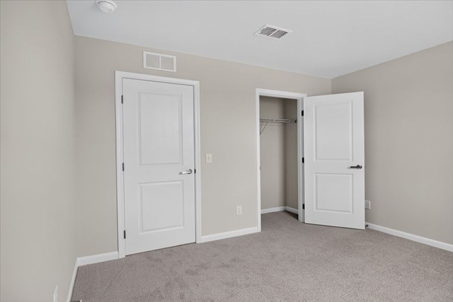 Spacious, unfurnished interior of a new home in Everly, Spartanburg (Image 27).