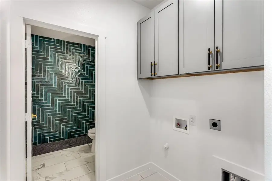 Furnished interior view inside a new home in , Fort Worth (Image 12).