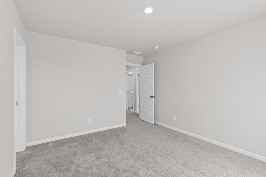 Spacious, unfurnished interior of a new home in Sweetgrass at Summers Corner, Summerville (Image 28).