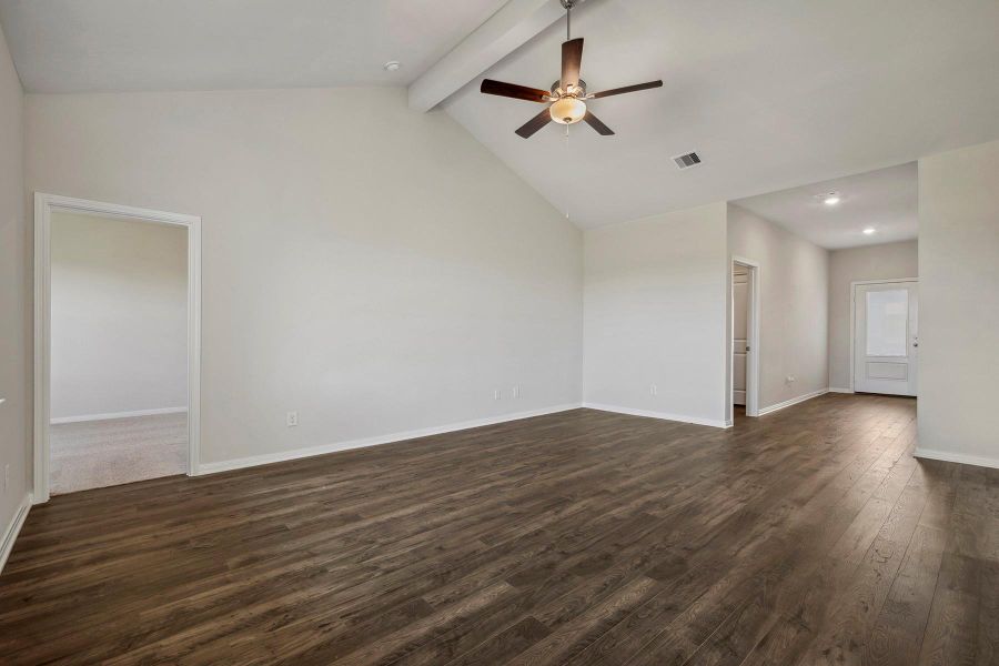 Spacious, unfurnished interior of a new home in Pinewood Trails, Cleveland (Image 12).