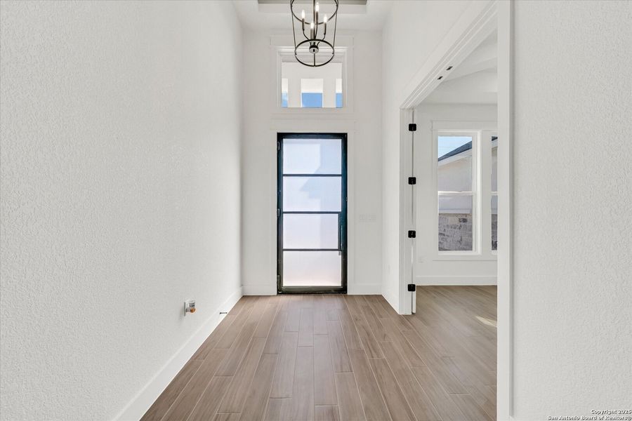 Spacious, unfurnished interior of a new home in , La Vernia (Image 32).