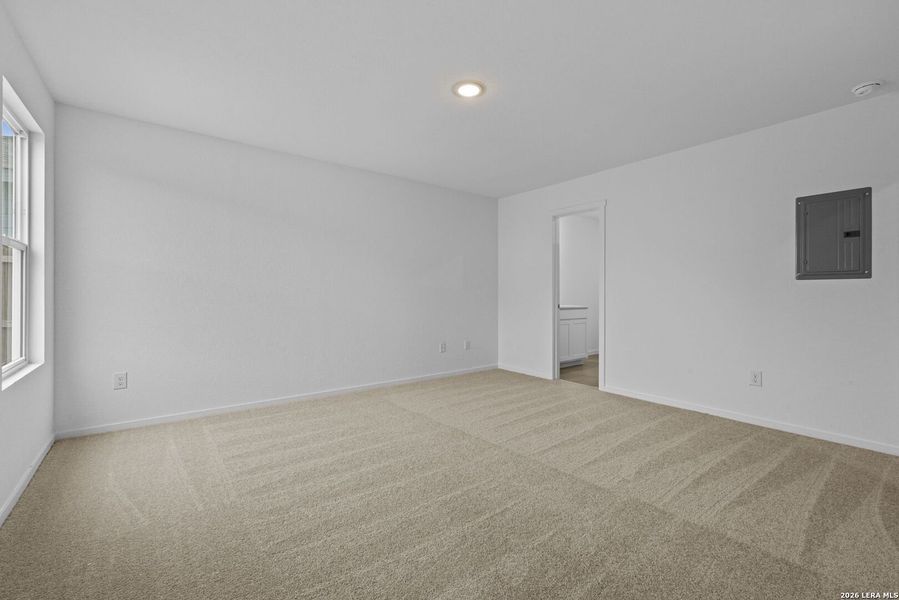 Spacious, unfurnished interior of a new home in Voss Farms, New Braunfels (Image 14).