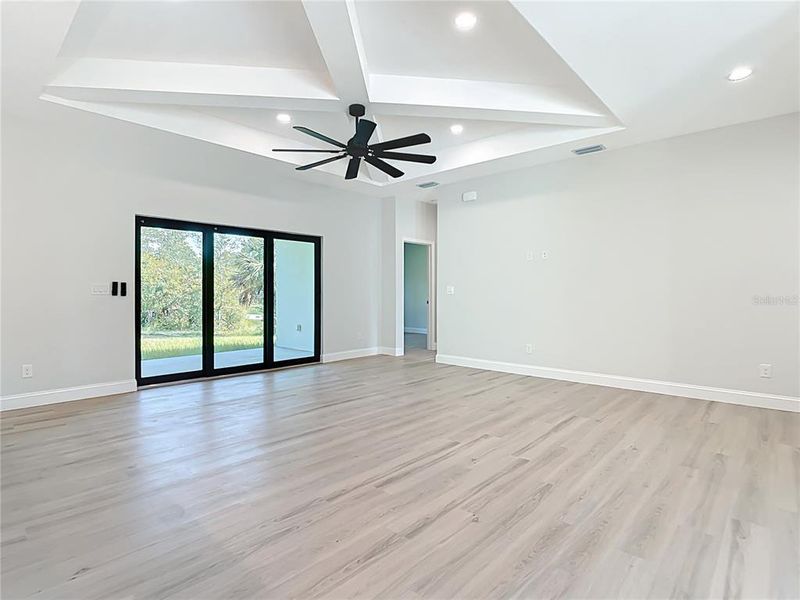 Spacious, unfurnished interior of a new home in , Englewood (Image 24).