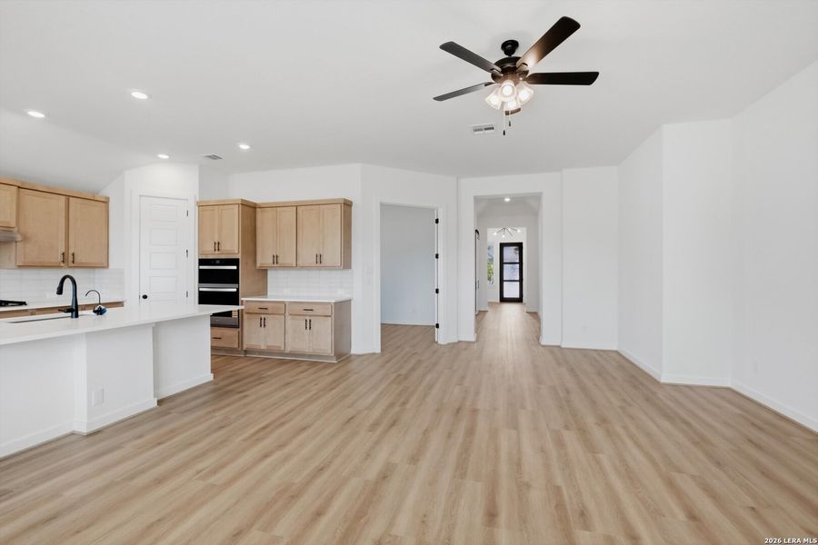 Spacious, unfurnished interior of a new home in The Crossvine, Schertz (Image 9).