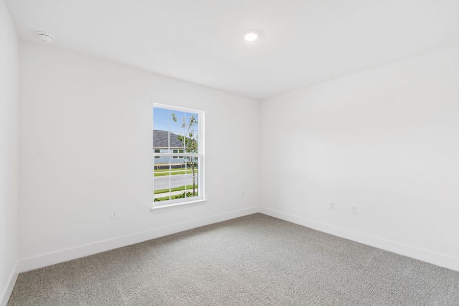 Spacious, unfurnished interior of a new home in Abbey Glen, Dade City (Image 24).