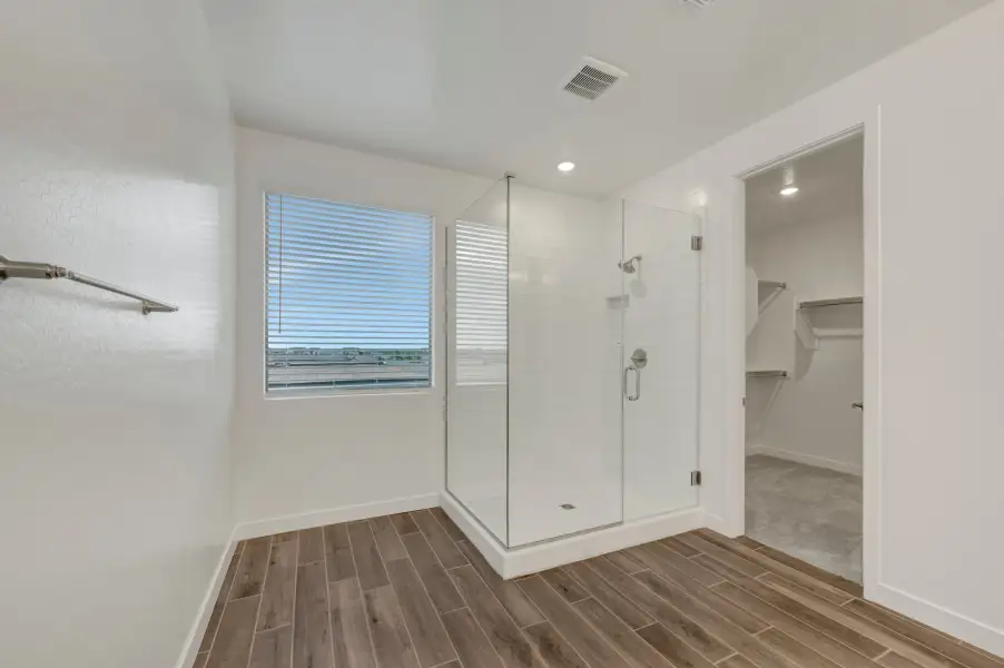 Spacious, unfurnished interior of a new home in Soleo, San Tan Valley (Image 32).