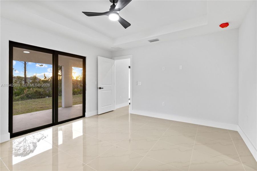 Spacious, unfurnished interior of a new home in , Lehigh Acres (Image 27).