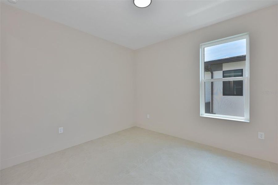 Spacious, unfurnished interior of a new home in , Tampa (Image 26).