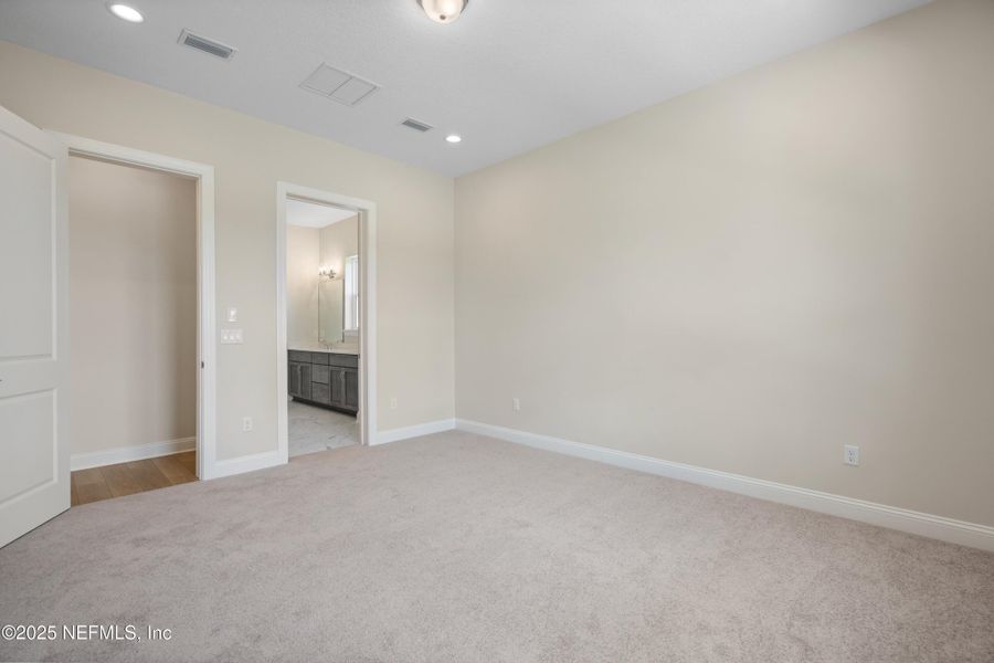 Spacious, unfurnished interior of a new home in Madeira, St. Augustine (Image 23).