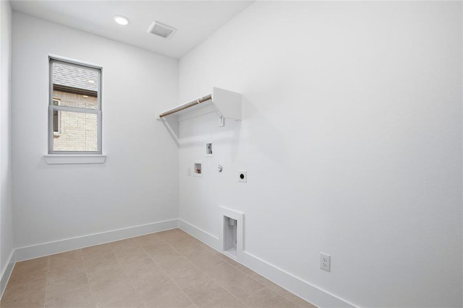 Spacious, unfurnished interior of a new home in Talon Hills, Fort Worth (Image 23).