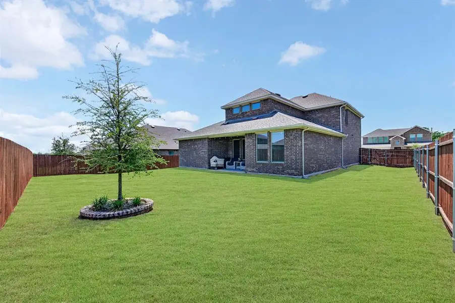 Exterior details and patio area of a home in , Fort Worth (Image 20).