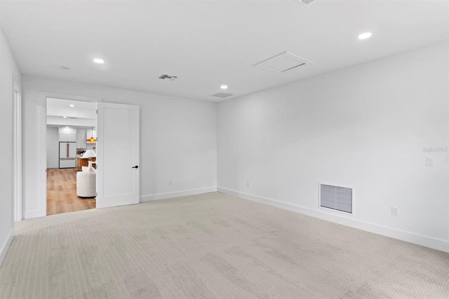 Spacious, unfurnished interior of a new home in , Lutz (Image 19).