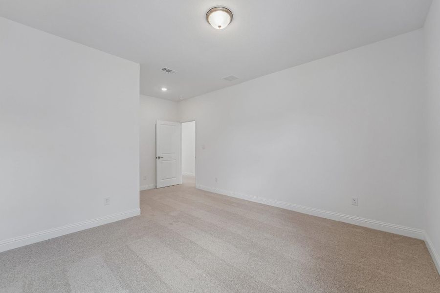 Spacious, unfurnished interior of a new home in Evergreen 70', Conroe (Image 24).