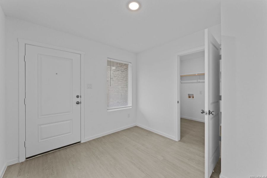 Spacious, unfurnished interior of a new home in Guadalupe Ridge, New Braunfels (Image 11).