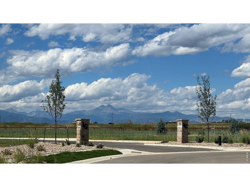 Image 34 of a home in Lakeside Canyon.