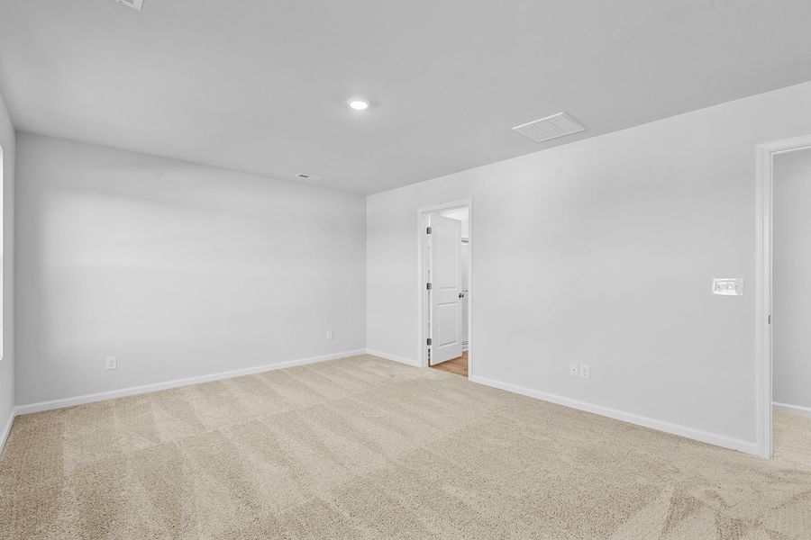 Spacious, unfurnished interior of a new home in Hanes Lake, Winston-Salem (Image 25).