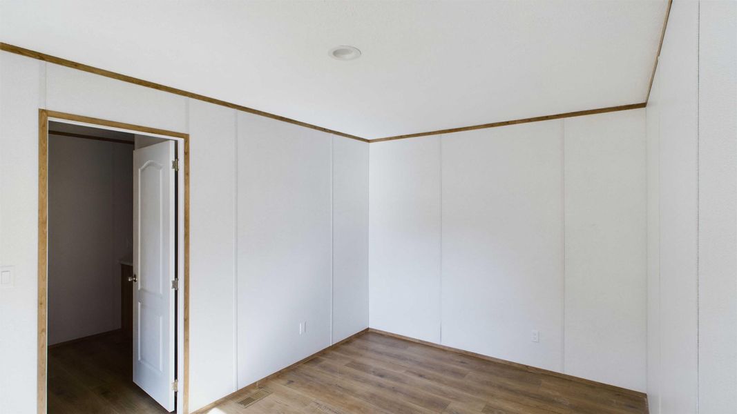 Spacious, unfurnished interior of a new home in , Bonneau (Image 9).