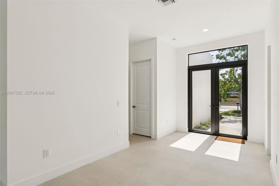 Spacious, unfurnished interior of a new home in , Fort Lauderdale (Image 23). Spacious, unfurnished interior of a new home in , Fort Lauderdale (Image 23).