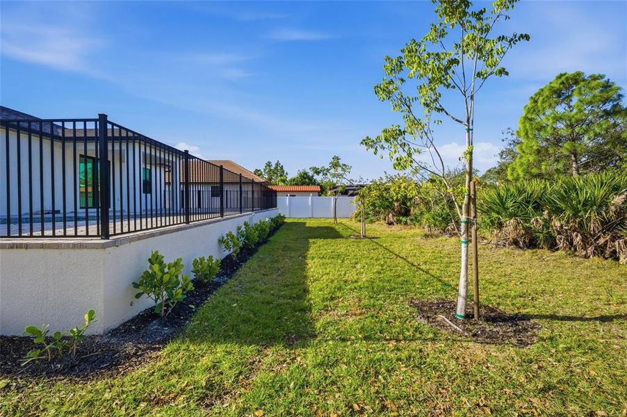Exterior details and patio area of a home in , Port Charlotte (Image 3).
