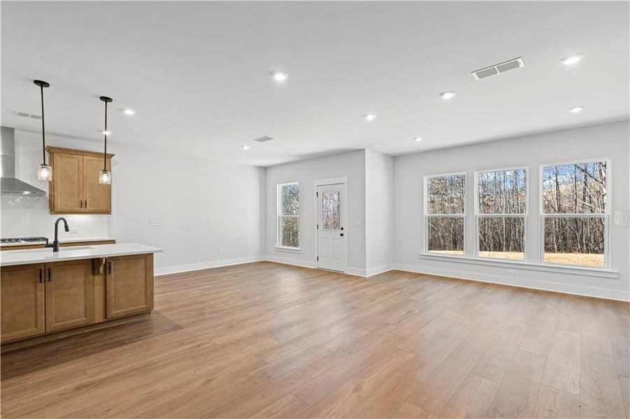 Spacious, unfurnished interior of a new home in Hunters Creek, Flowery Branch (Image 21).