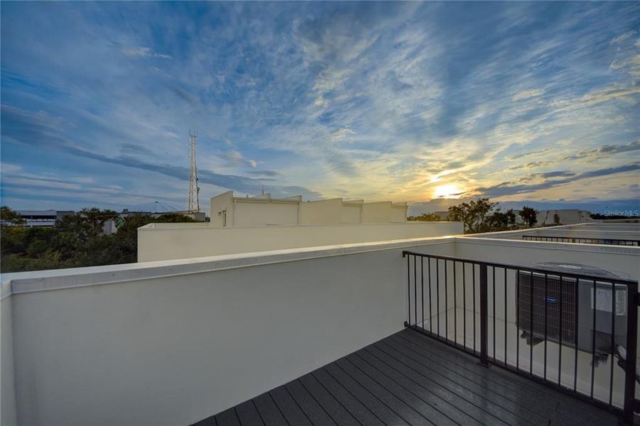Exterior details and patio area of a home in , St. Petersburg (Image 34).