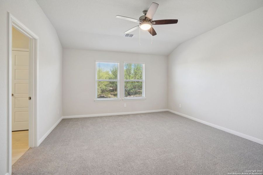 Spacious, unfurnished interior of a new home in Royal Crest, San Antonio (Image 35).