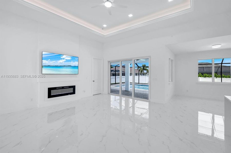 Spacious, unfurnished interior of a new home in , Cape Coral (Image 16).