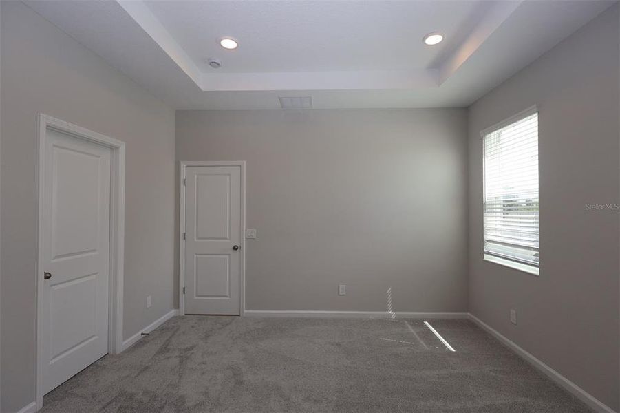 Spacious, unfurnished interior of a new home in Bay Lake Farms, St. Cloud (Image 12).
