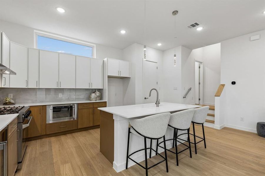 Furnished interior view inside a new home in , Dallas (Image 6).
