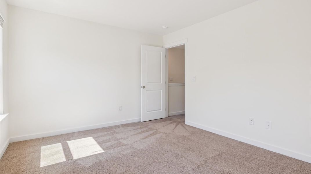 Spacious, unfurnished interior of a new home in Belhaven, Knoxville (Image 12).