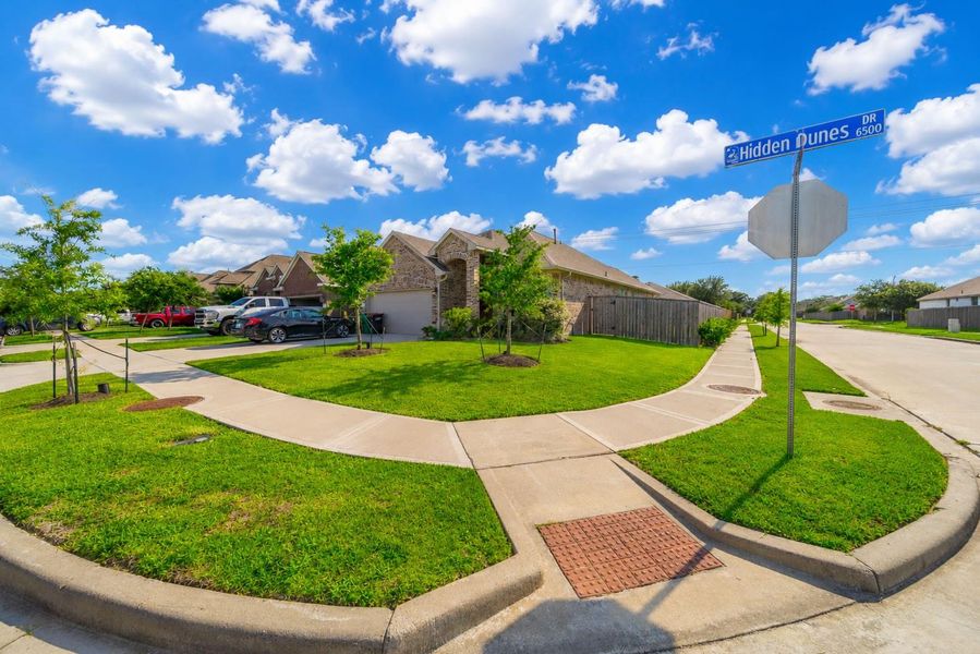 Community amenities in Hunters Creek, Baytown (Image 21).