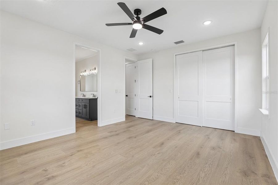 Spacious, unfurnished interior of a new home in , Auburndale (Image 25).