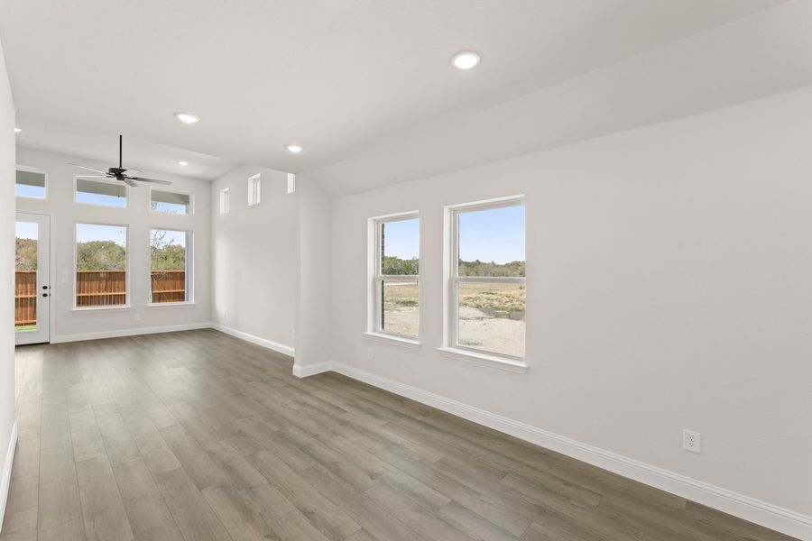 Spacious, unfurnished interior of a new home in Creekside, Royse City (Image 19).