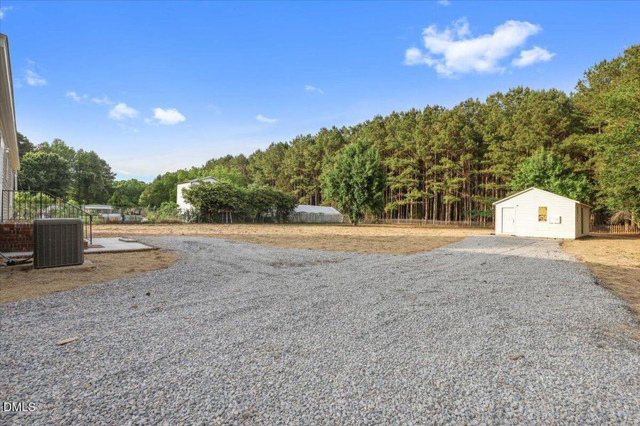 10-5737 Lloyd Rd-10