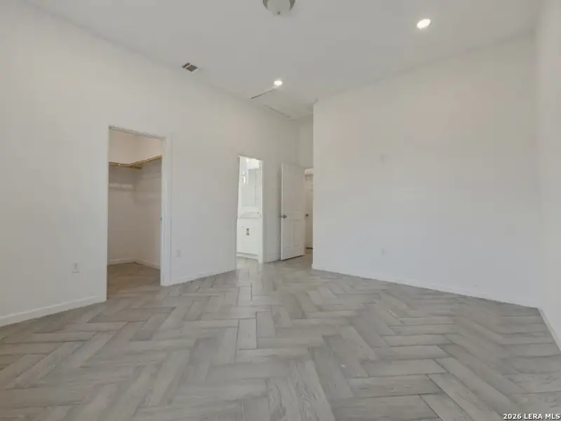 Spacious, unfurnished interior of a new home in , San Antonio (Image 23).