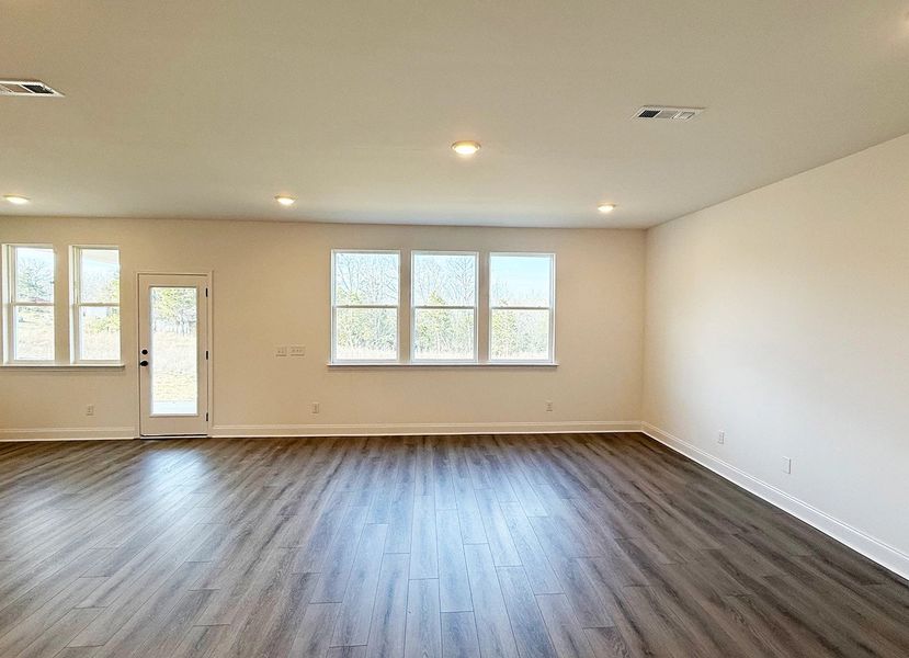 Spacious, unfurnished interior of a new home in Willow Landing, Mount Juliet (Image 20).