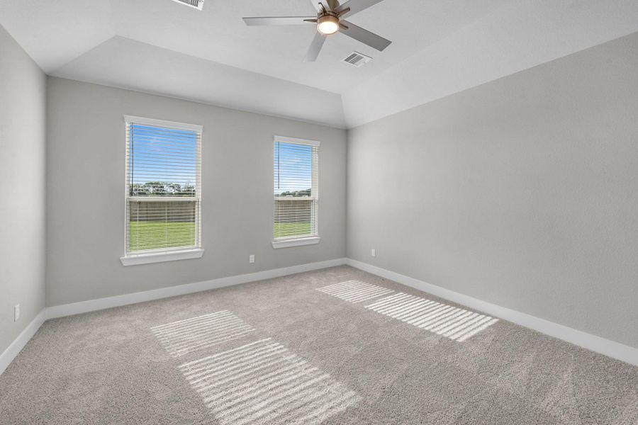 Spacious, unfurnished interior of a new home in Briarwood Crossing, Rosenberg (Image 28).